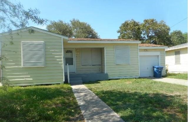 1617 Cambridge Dr Property Photo 1