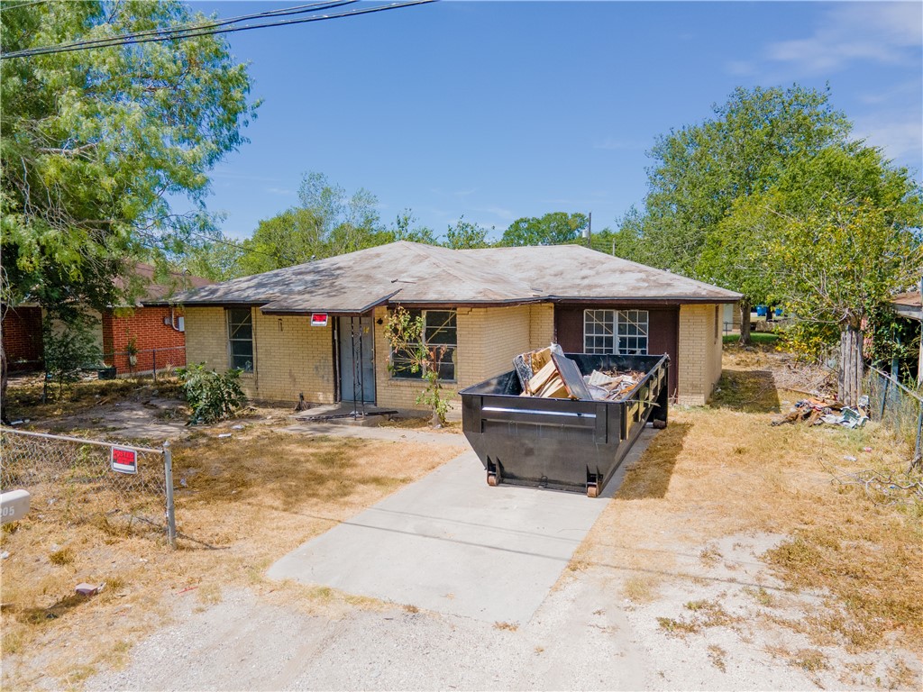 205 Brazos St Property Photo 4
