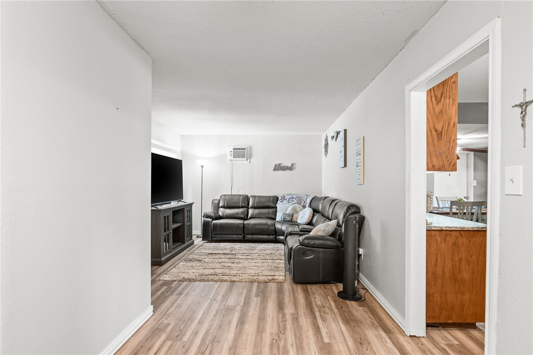 1011 Kleberg St Property Photo 5