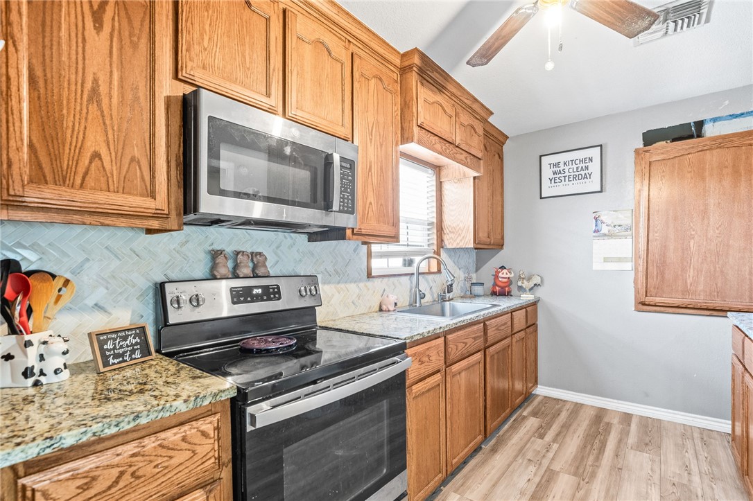1011 Kleberg St Property Photo 7