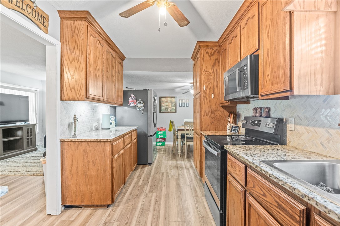 1011 Kleberg St Property Photo 8