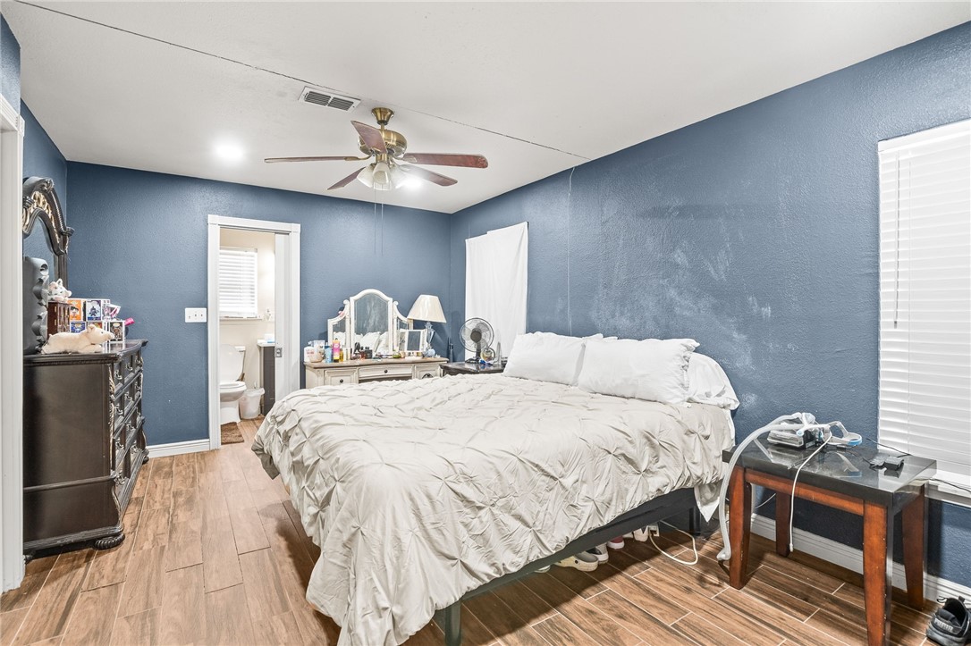 1011 Kleberg St Property Photo 10