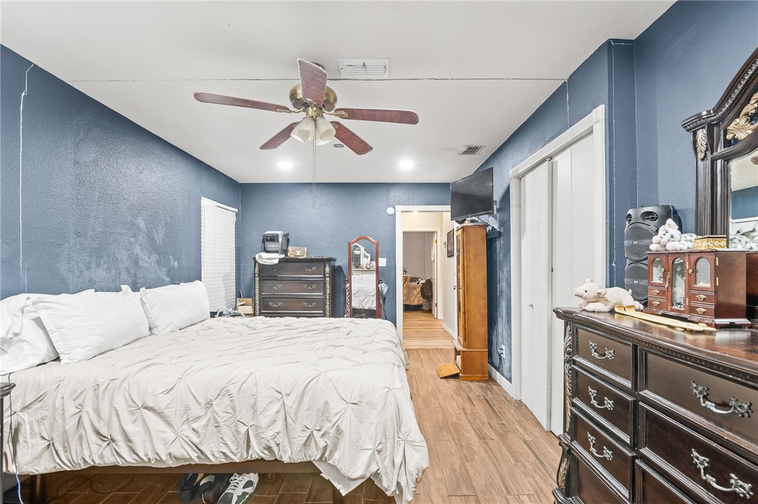 1011 Kleberg St Property Photo 11