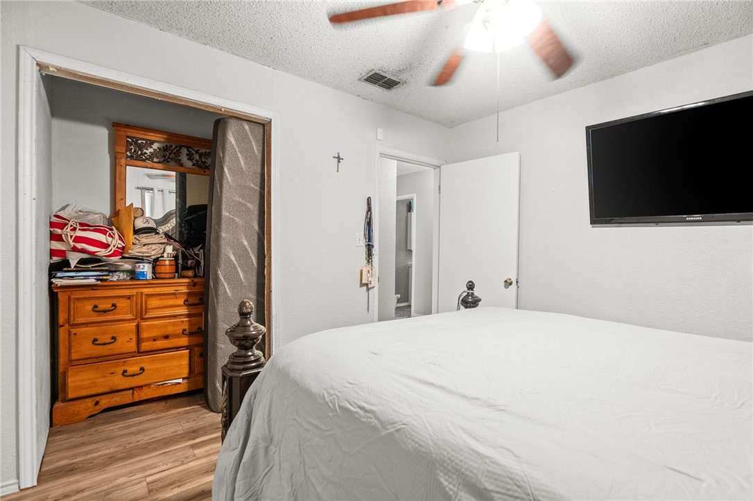1011 Kleberg St Property Photo 17