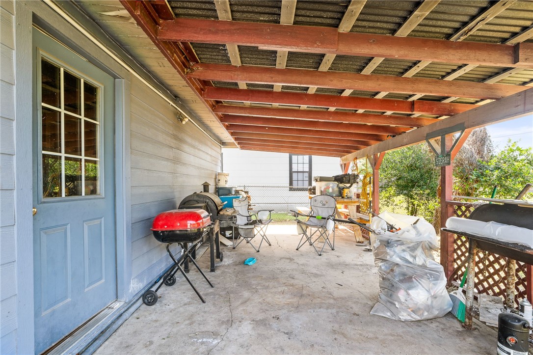 1011 Kleberg St Property Photo 18
