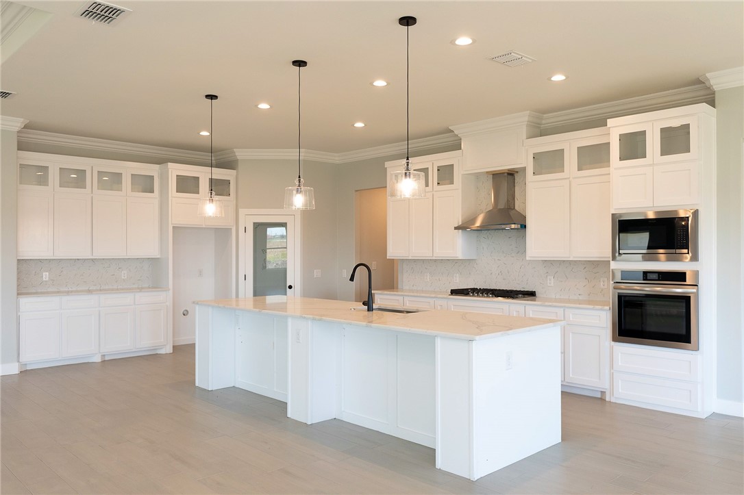 702 Mama Fefi Dr Property Photo 3