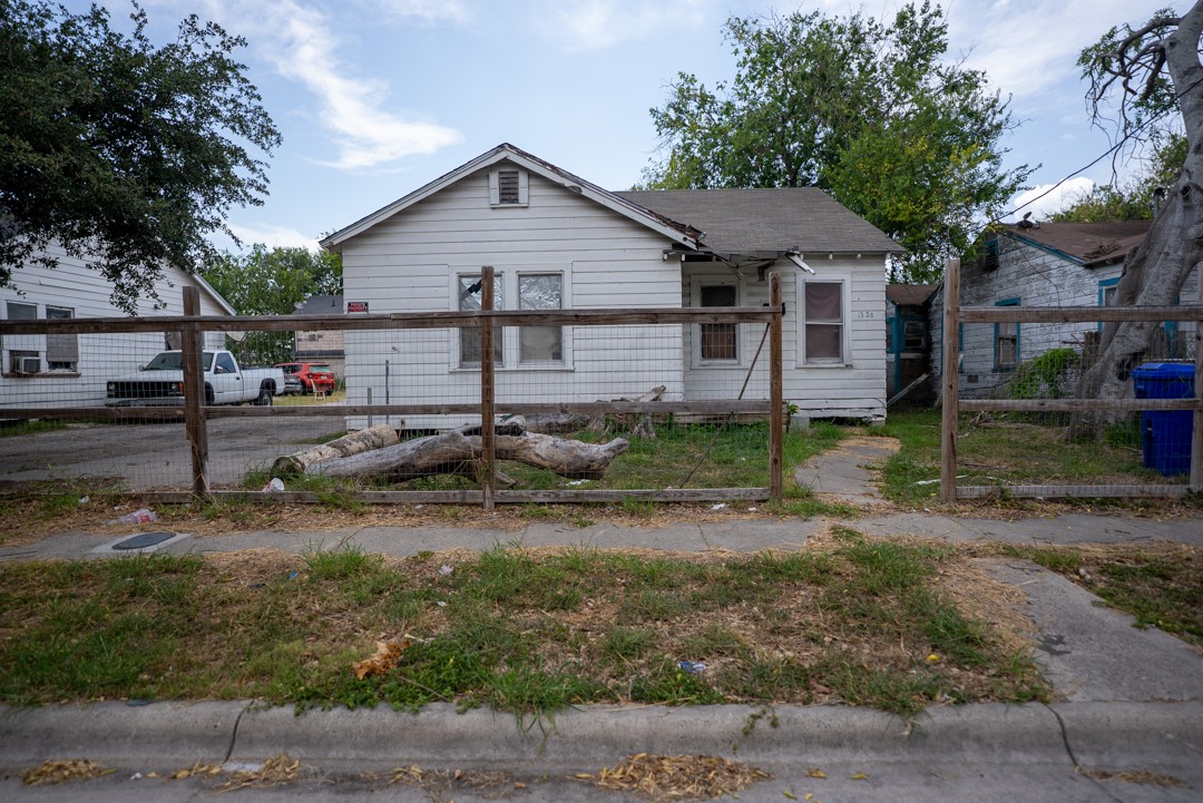 1322-1326 S Alameda St