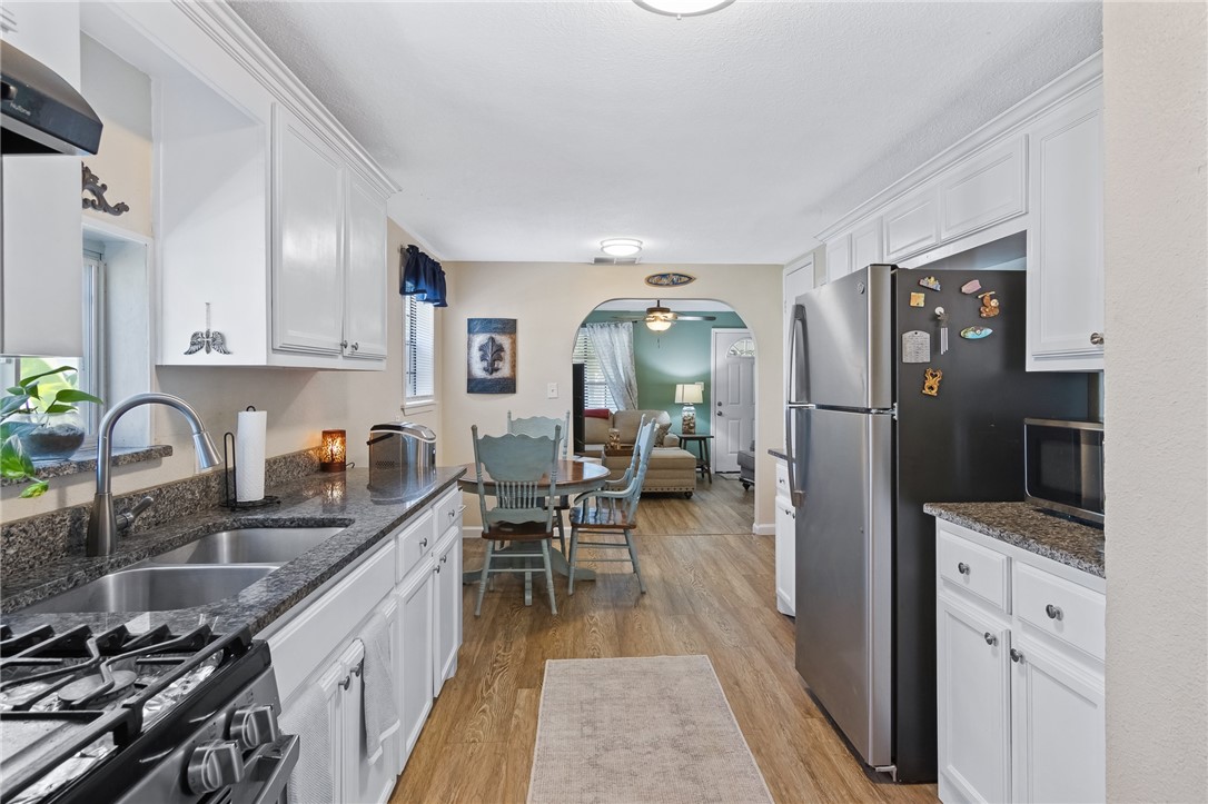 4633 Evelyn St Property Photo 2