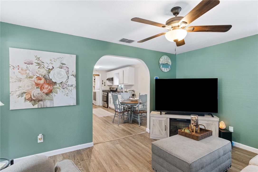 4633 Evelyn St Property Photo 3