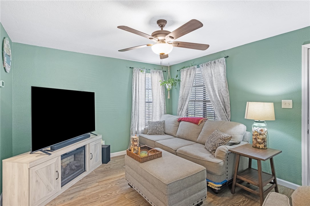 4633 Evelyn St Property Photo 7