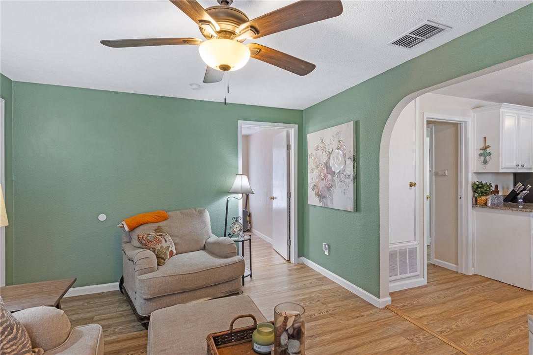 4633 Evelyn St Property Photo 8