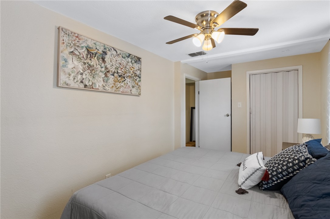 4633 Evelyn St Property Photo 14