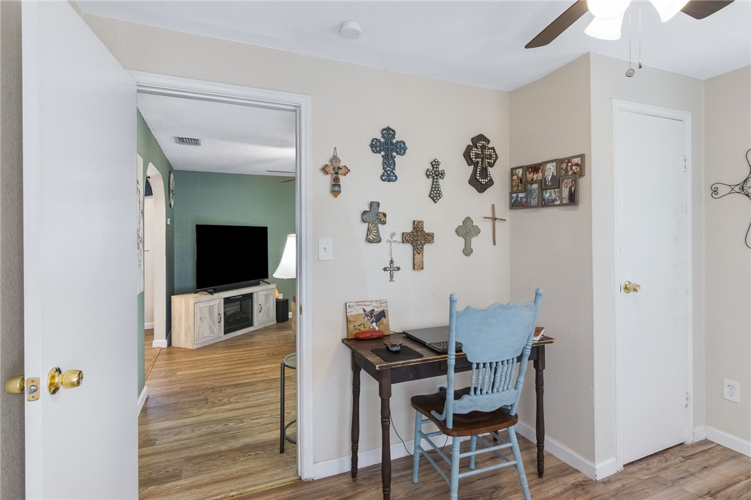 4633 Evelyn St Property Photo 18