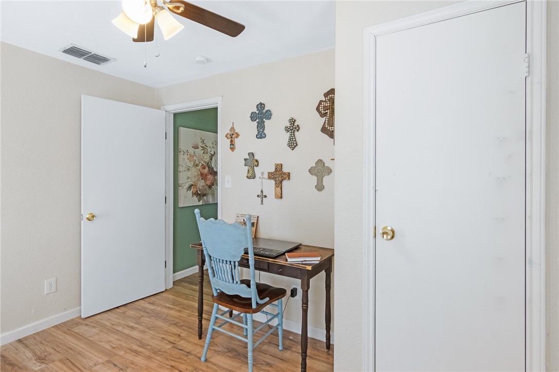 4633 Evelyn St Property Photo 19