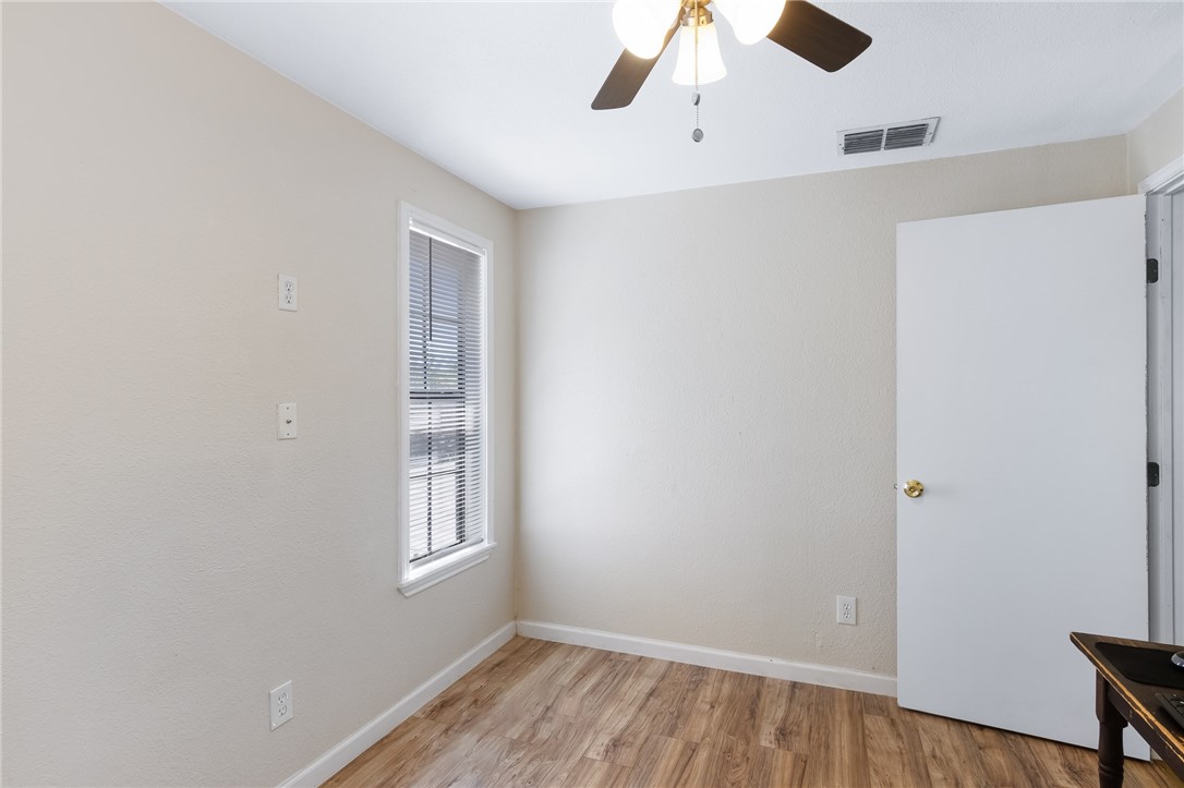 4633 Evelyn St Property Photo 20