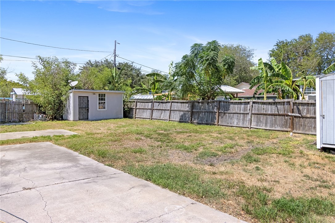 4633 Evelyn St Property Photo 22