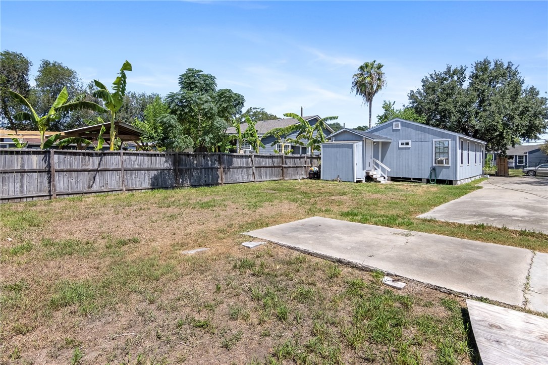 4633 Evelyn St Property Photo 23