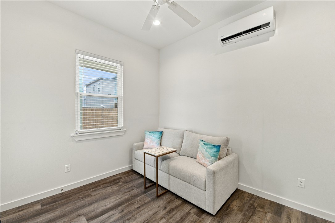227 Port Mansfield St Property Photo 23