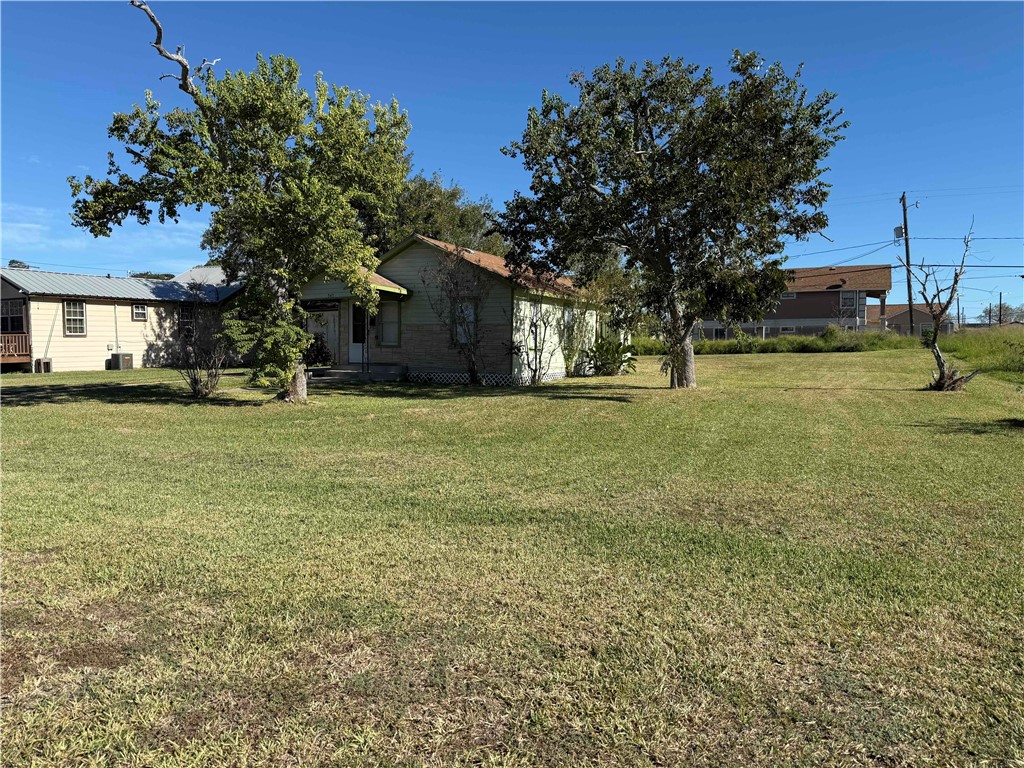 545 N Rife St Property Photo 4