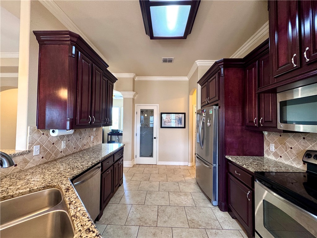 13942 Windjammer Dr Property Photo 11