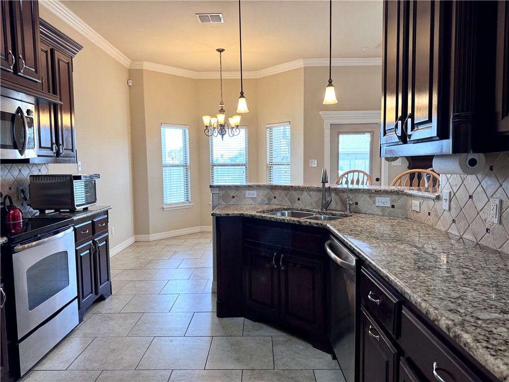 13942 Windjammer Dr Property Photo 12