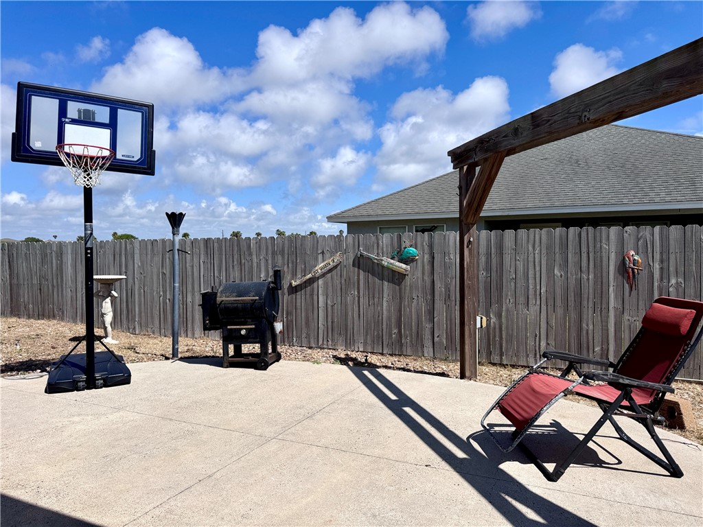 13942 Windjammer Dr Property Photo 38