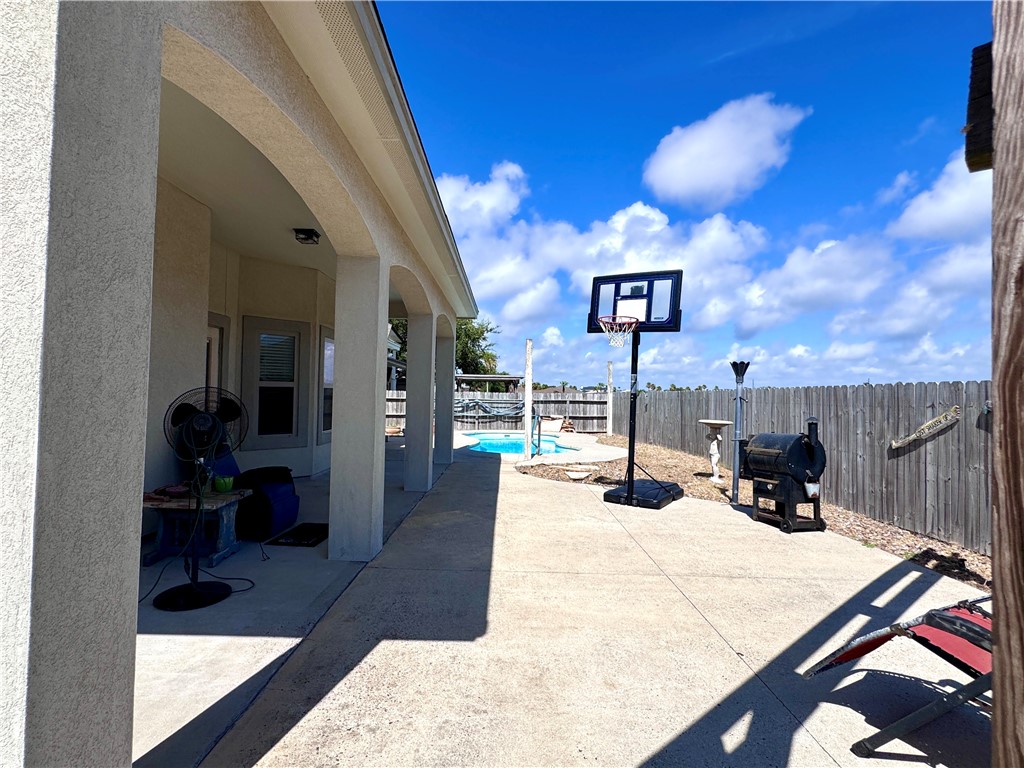 13942 Windjammer Dr Property Photo 39