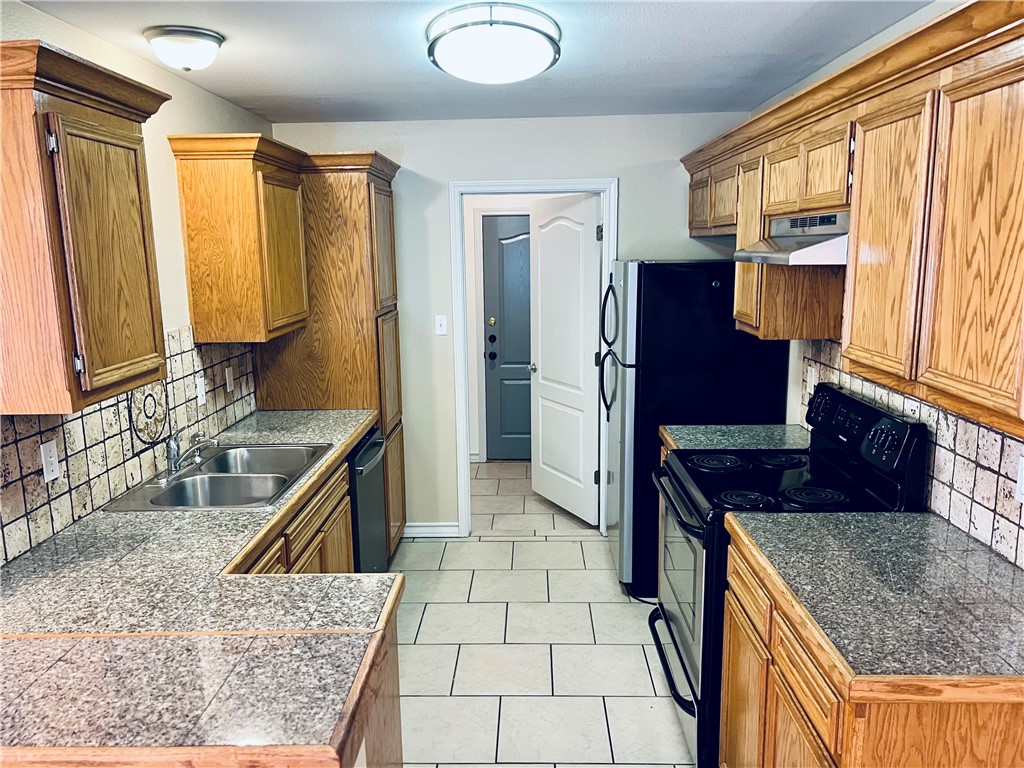 14006 Ambrosia St A Property Photo 2