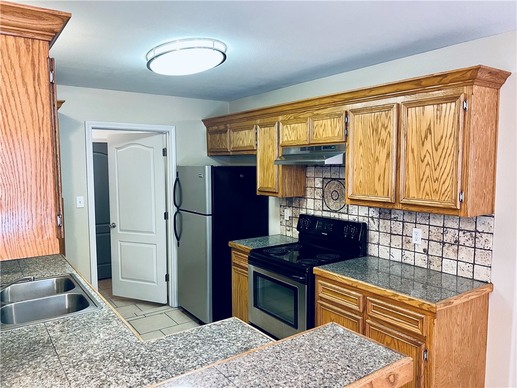 14006 Ambrosia St A Property Photo 3