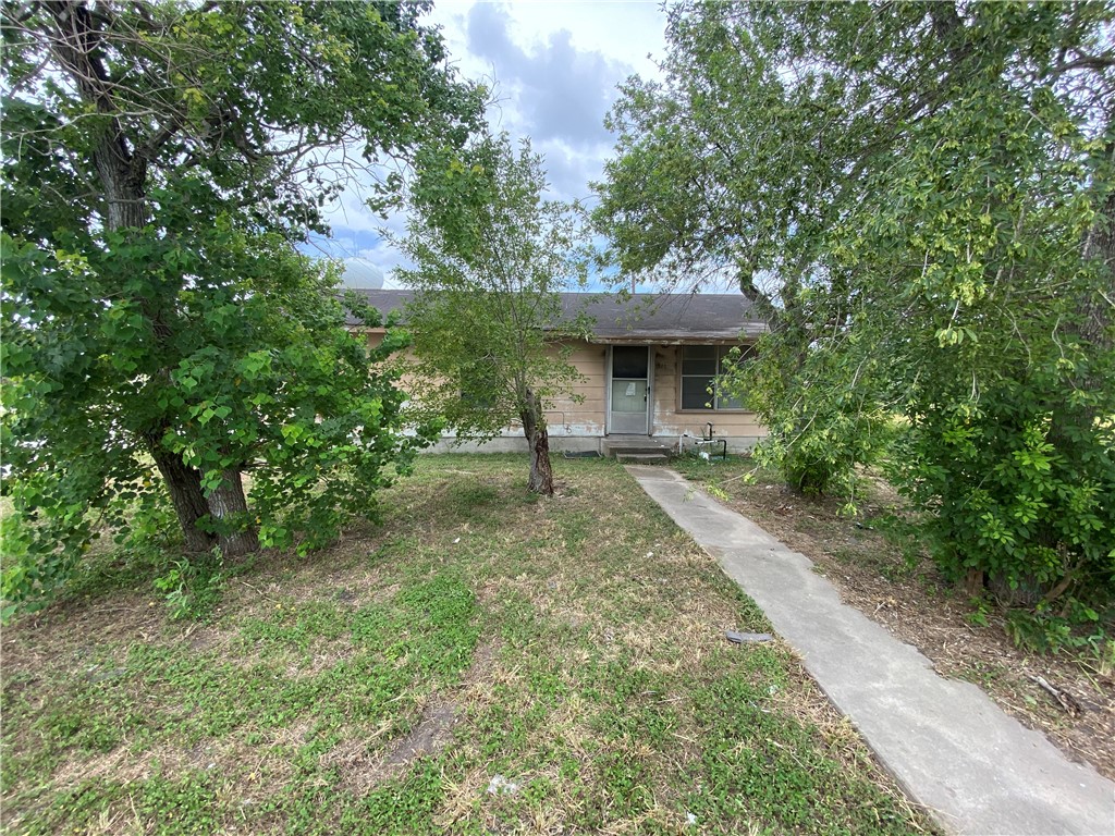 918 N Live Oak St Property Photo 2