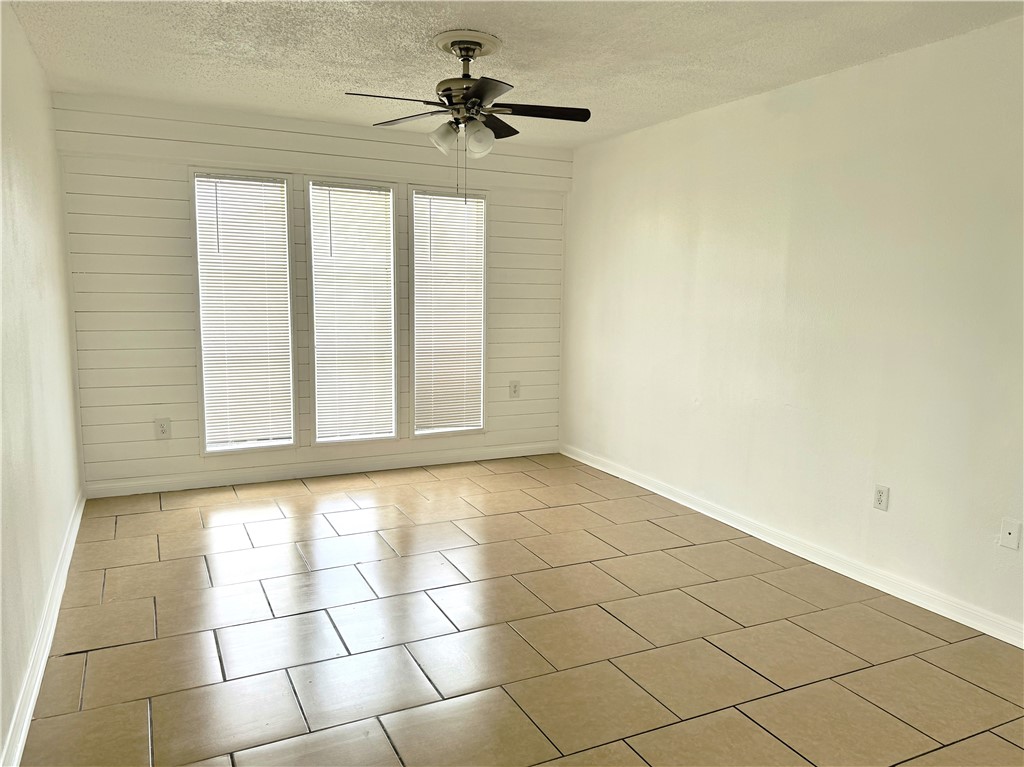 2119 Zephyr Property Photo 3