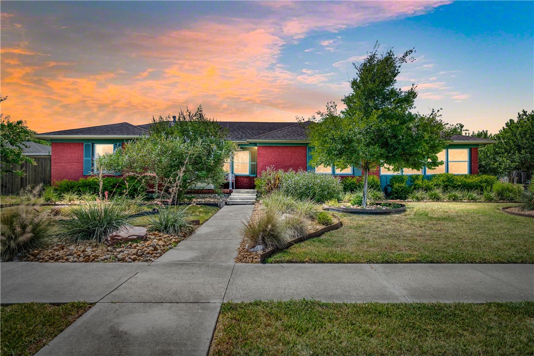 345 Doddridge St Property Photo 1