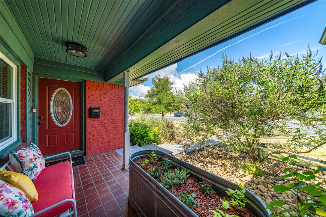 345 Doddridge St Property Photo 2