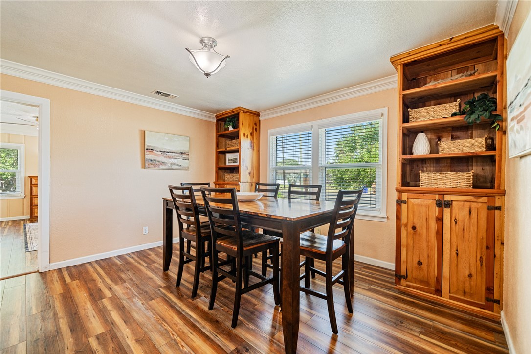 345 Doddridge St Property Photo 8