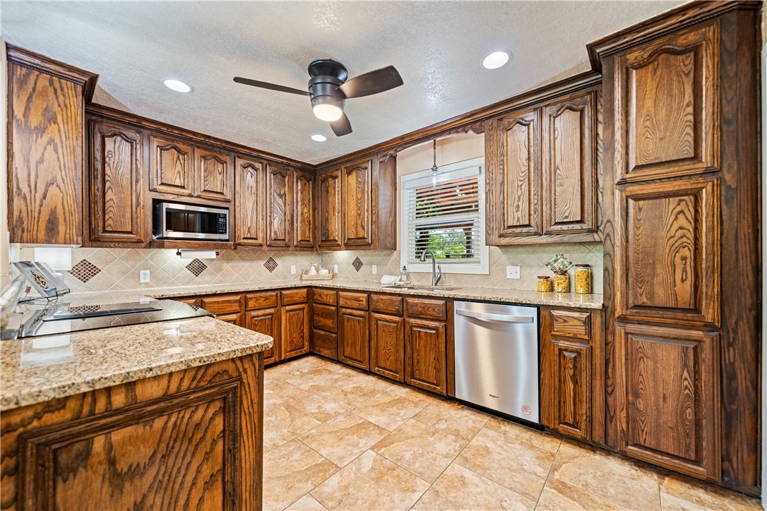 345 Doddridge St Property Photo 10