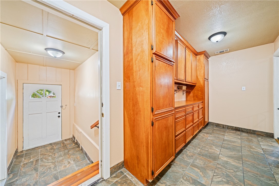 345 Doddridge St Property Photo 15