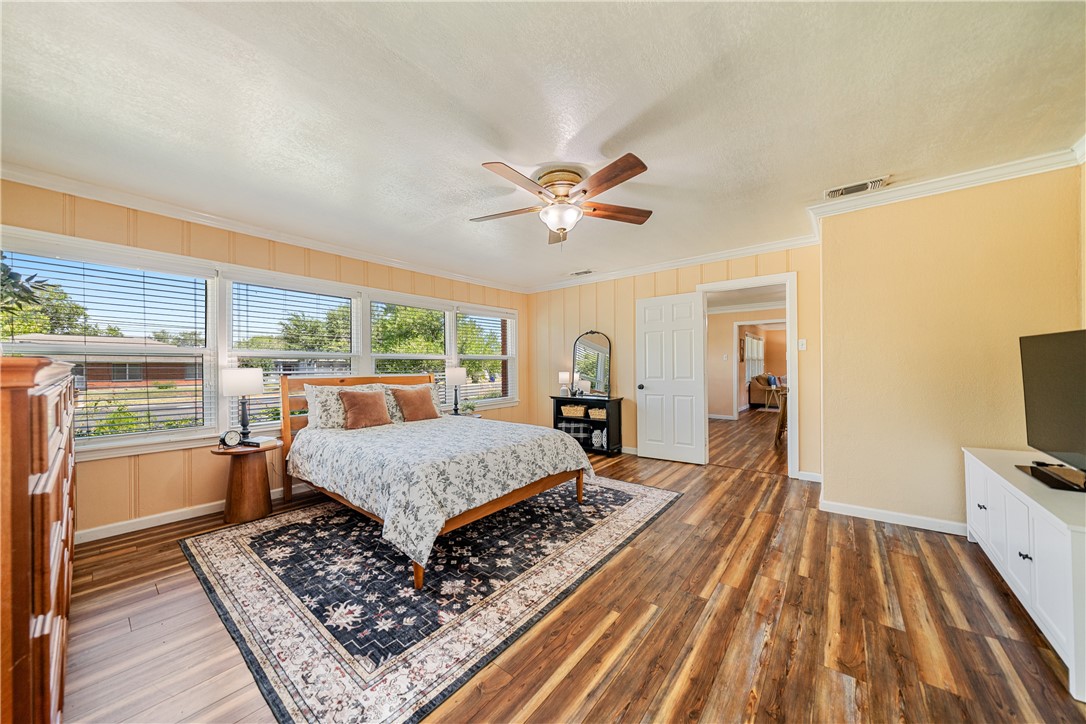 345 Doddridge St Property Photo 18