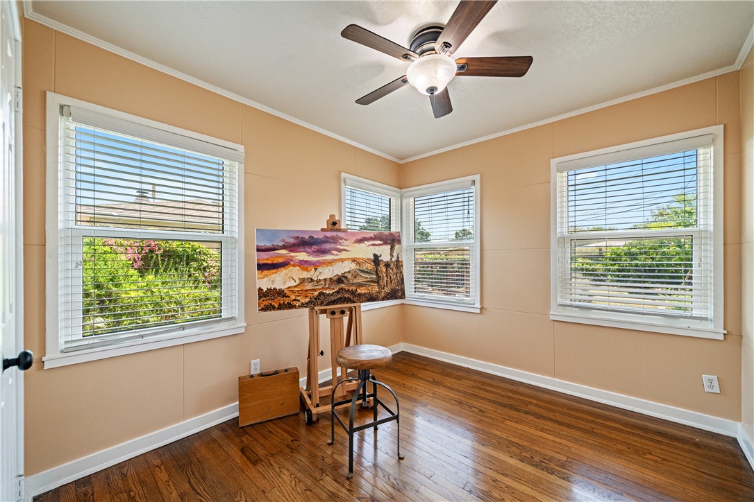 345 Doddridge St Property Photo 33