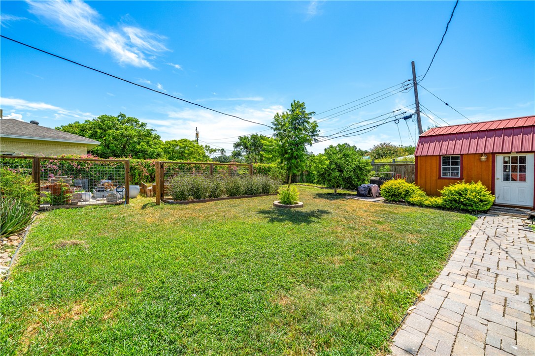 345 Doddridge St Property Photo 37