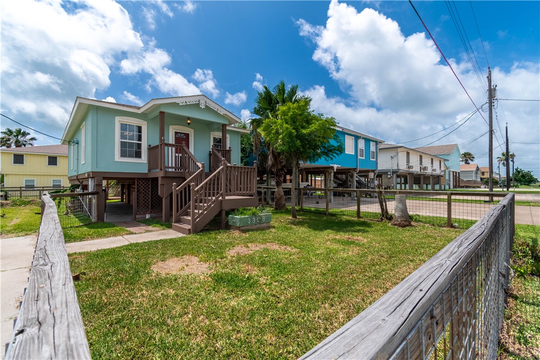 1308 S Live Oak St Property Photo 1