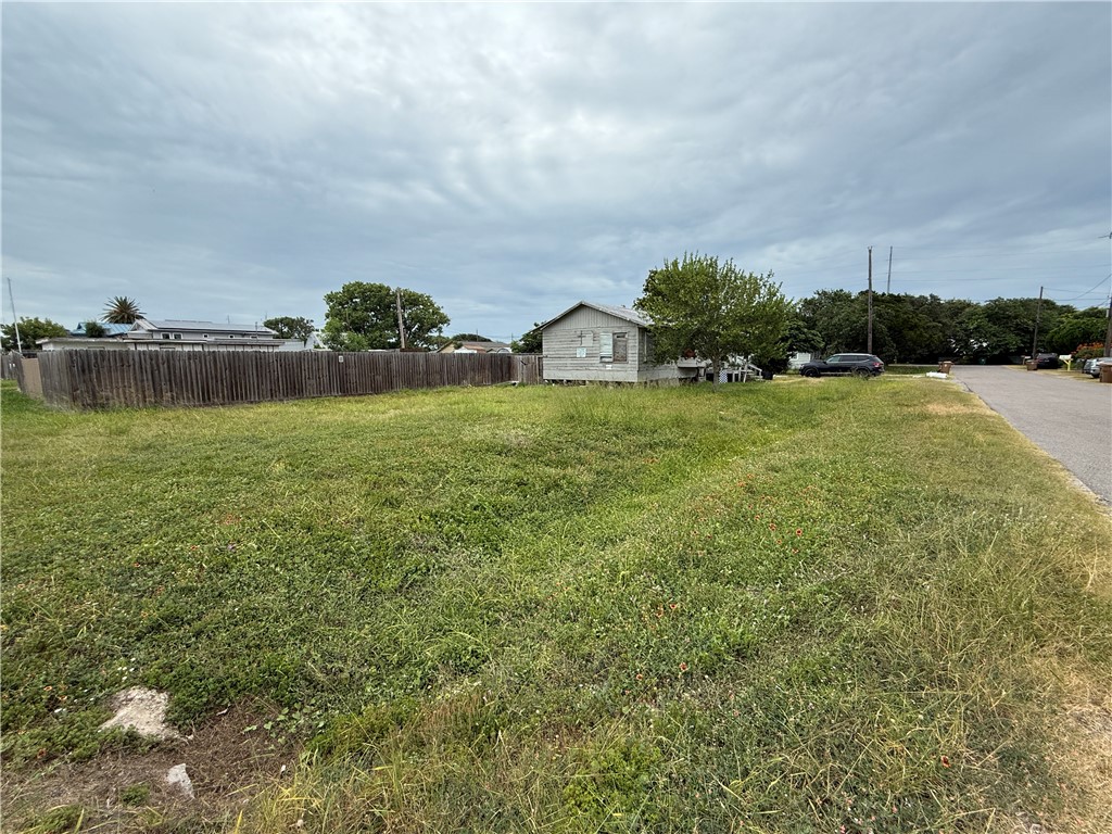 1237 Oberste St Property Photo 2