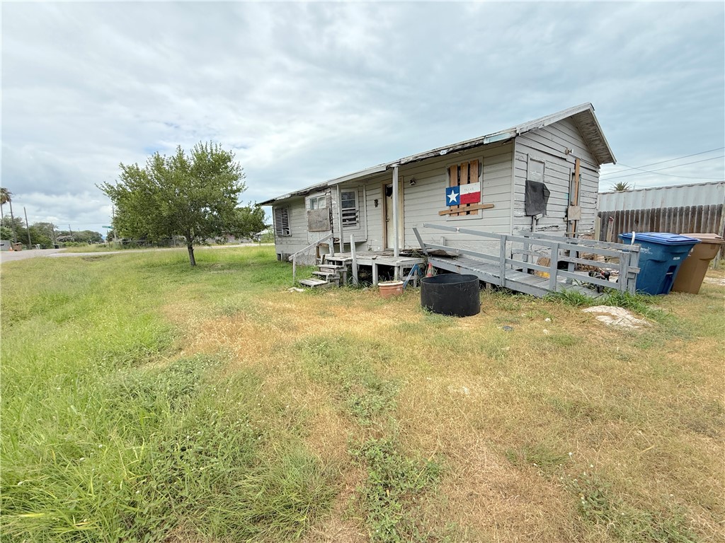 1237 Oberste St Property Photo 3
