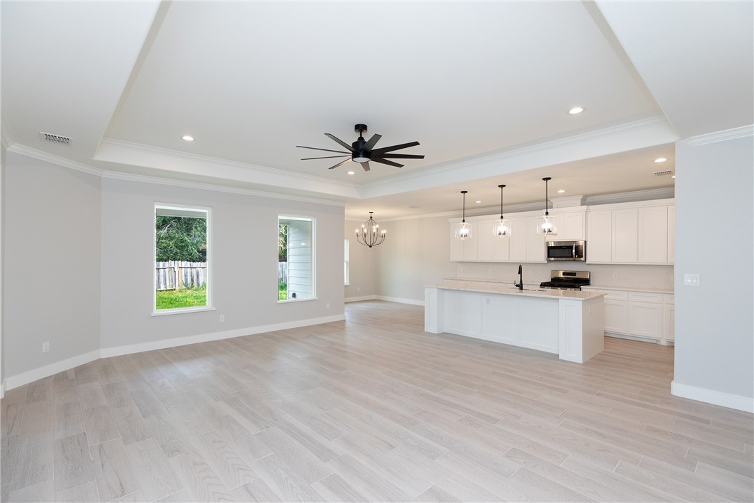 2429 Manuel Property Photo 3