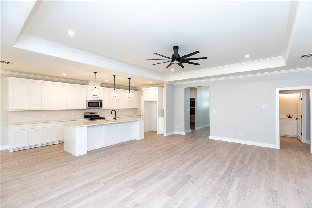 2429 Manuel Property Photo 5