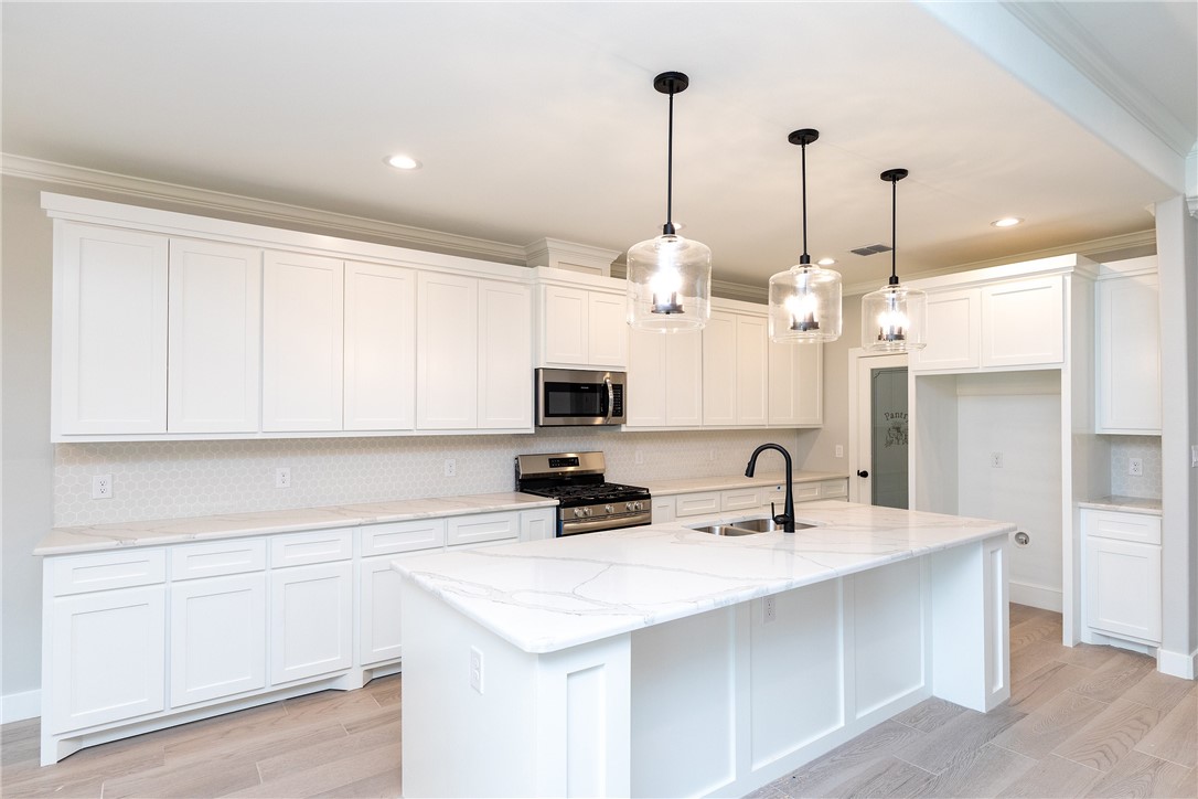 2429 Manuel Property Photo 6