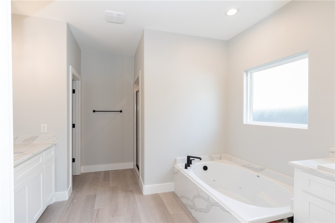 2429 Manuel Property Photo 9