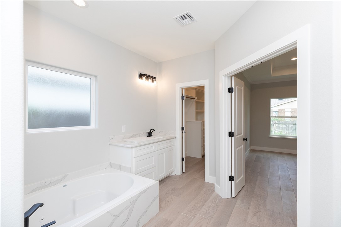 2429 Manuel Property Photo 10