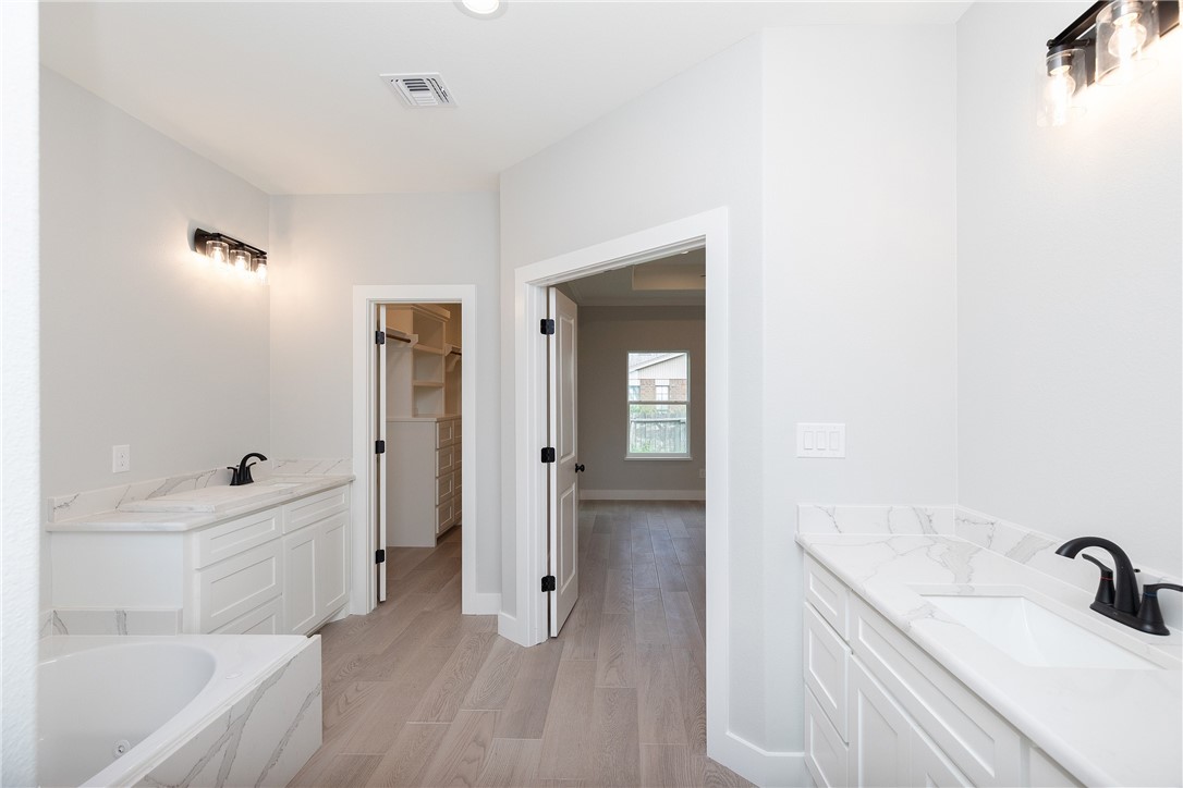 2429 Manuel Property Photo 11