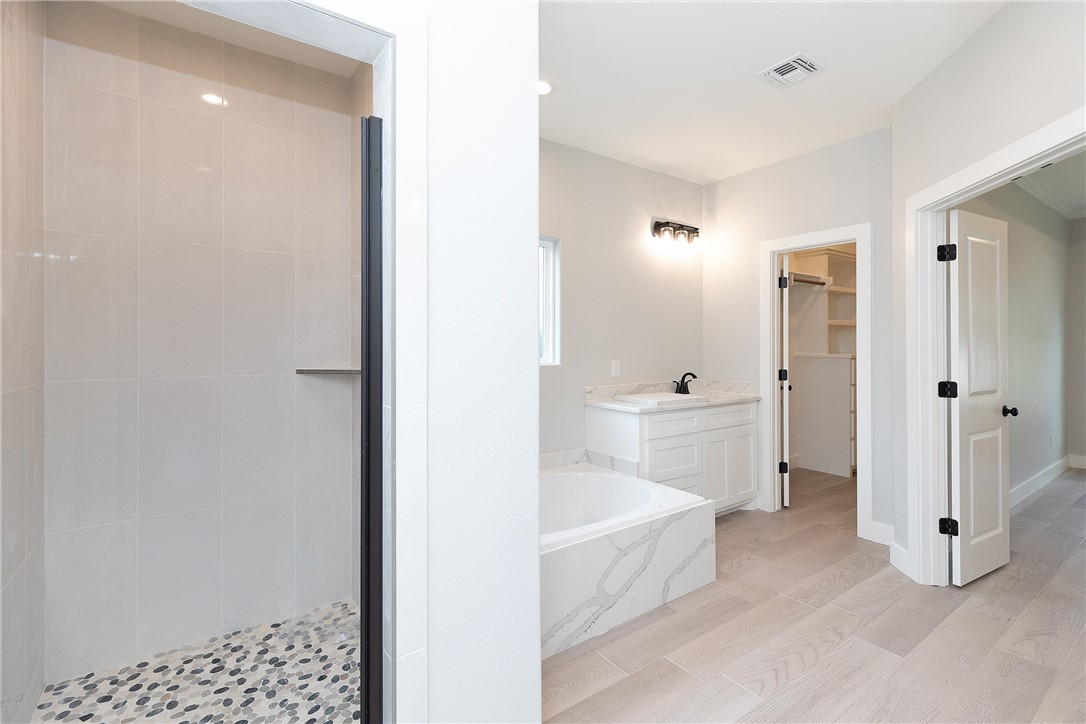 2429 Manuel Property Photo 12