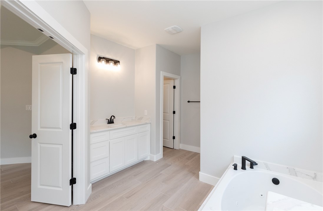 2429 Manuel Property Photo 13